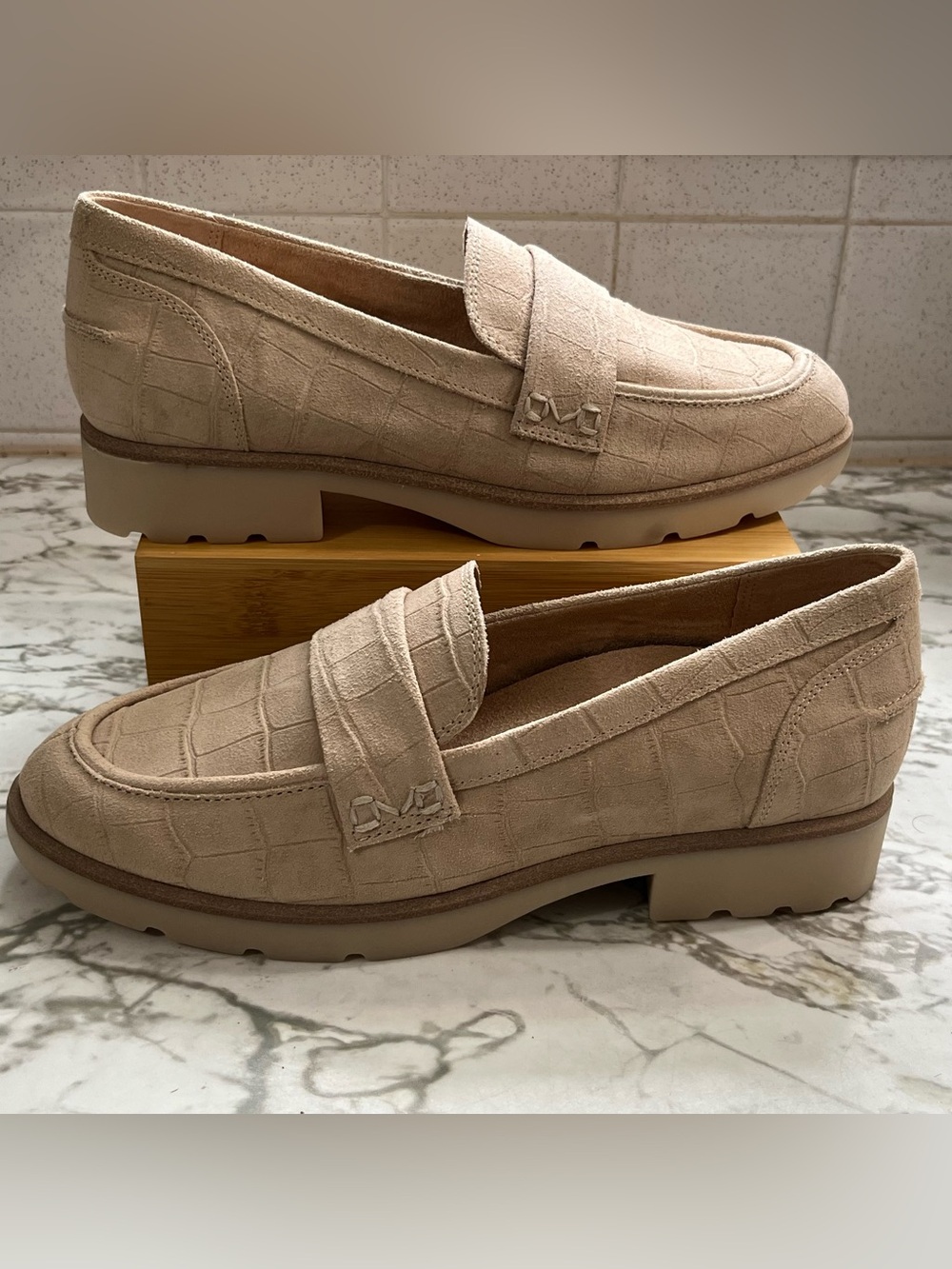 Vionic Cleo Loafer Lucid Beige Croc Embossed Leather Lug Sole Shoes Women’s 8